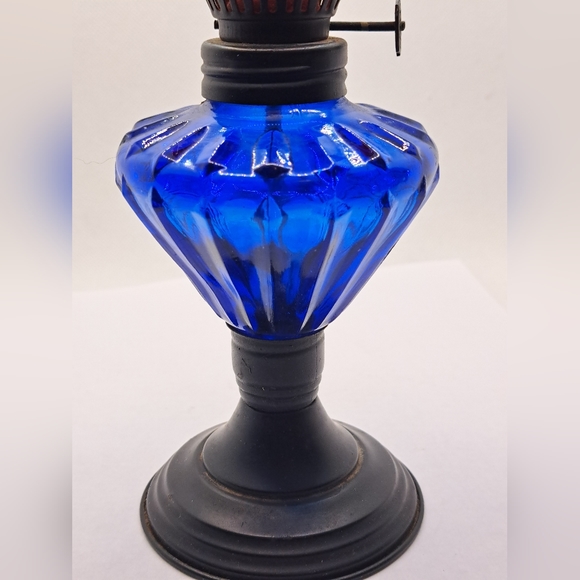 Vintage Cobalt Blue and Ruby Red Oil Lamp. - Picture 5 of 6